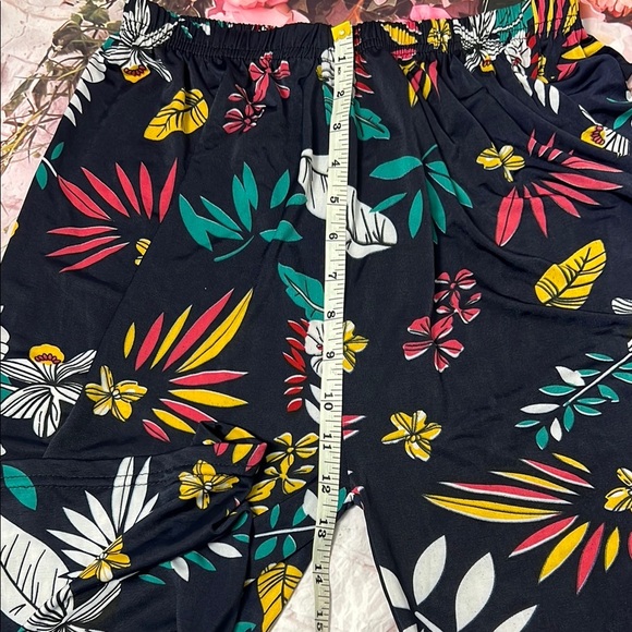 Floral Wide-Leg Pants size M - Picture 8 of 8